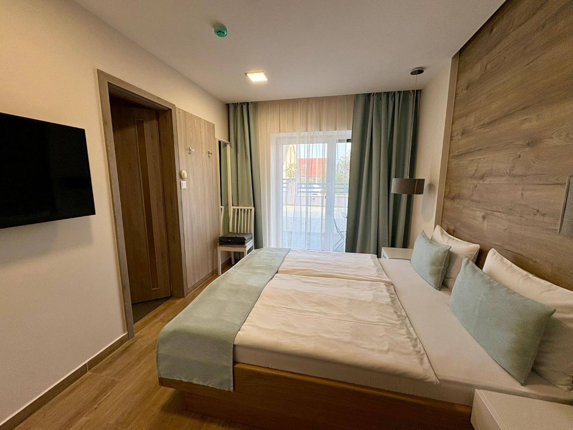 Magnolia Room & Spa - Adults Only Csopak Room photo
